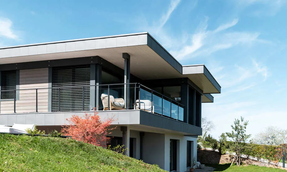 Constructeur d’habitats sur mesure en Haute-Savoie, spécialisé en maisons et villas personnalisées, conception et réalisation sur mesure