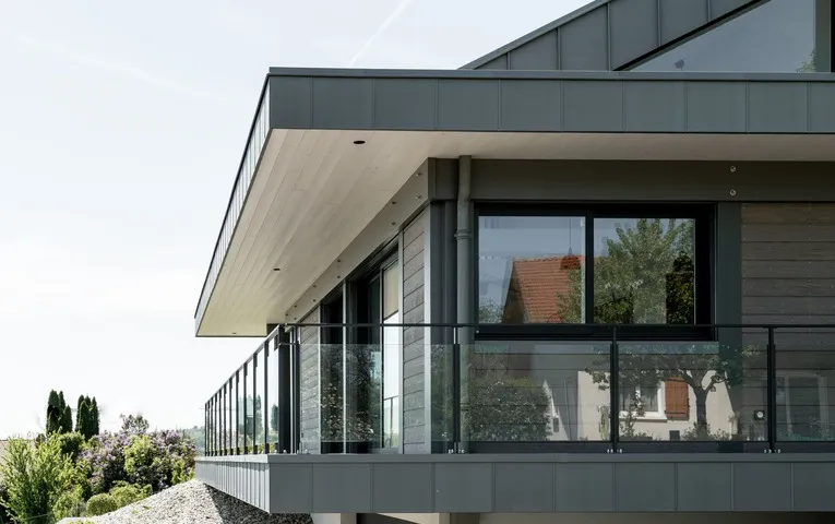 Constructeur d’habitats sur mesure en Haute-Savoie, spécialisé en maisons et villas personnalisées, conception et réalisation sur mesure