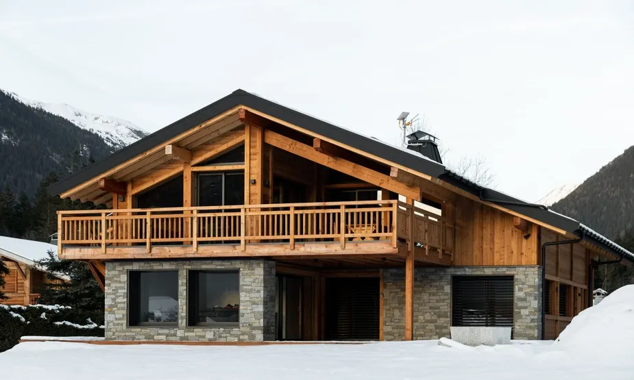 Constructeur d’habitats sur mesure en Haute-Savoie, spécialisé en maisons et villas personnalisées, conception et réalisation sur mesure