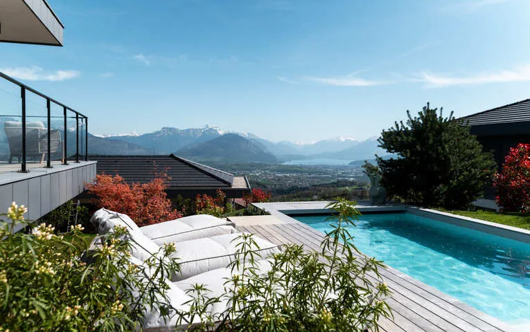 Constructeur d’habitats sur mesure en Haute-Savoie, spécialisé en maisons et villas personnalisées, conception et réalisation sur mesure