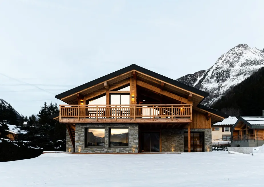 Constructeur d’habitats sur mesure en Haute-Savoie, spécialisé en maisons et villas personnalisées, conception et réalisation sur mesure