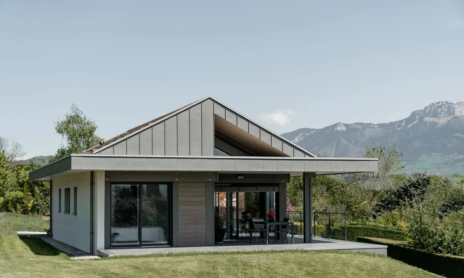 Constructeur d’habitats sur mesure en Haute-Savoie, spécialisé en maisons et villas personnalisées, conception et réalisation sur mesure