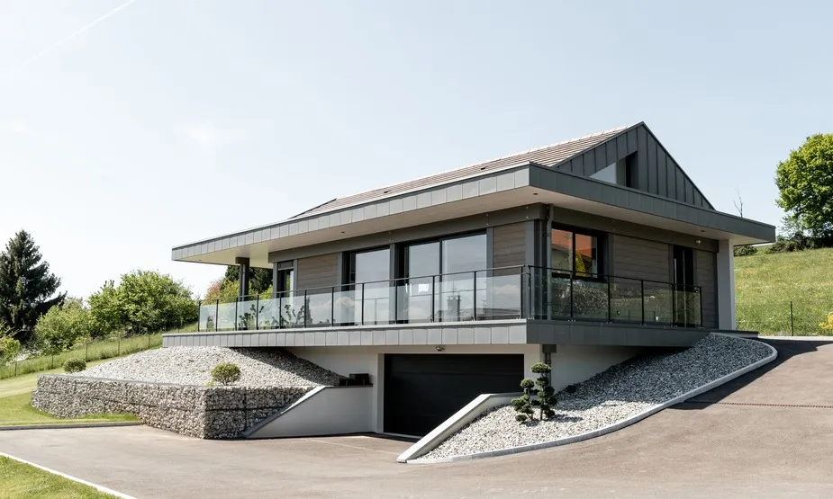 Constructeur d’habitats sur mesure en Haute-Savoie, spécialisé en maisons et villas personnalisées, conception et réalisation sur mesure