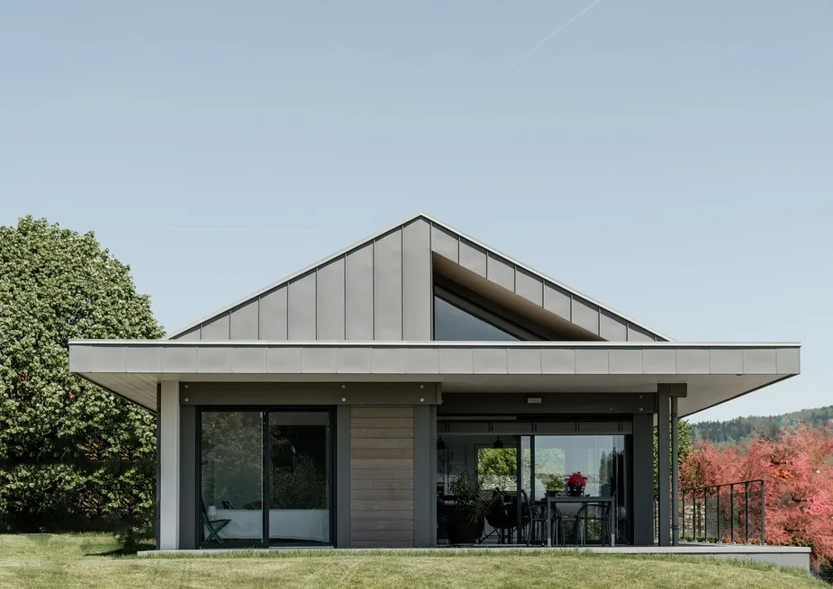 Constructeur d’habitats sur mesure en Haute-Savoie, spécialisé en maisons et villas personnalisées, conception et réalisation sur mesure