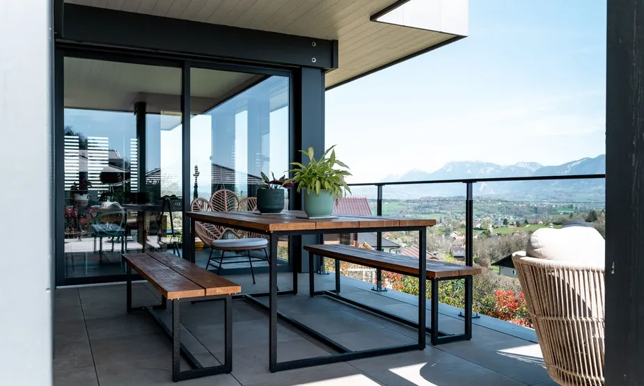 Constructeur d’habitats sur mesure en Haute-Savoie, spécialisé en maisons et villas personnalisées, conception et réalisation sur mesure