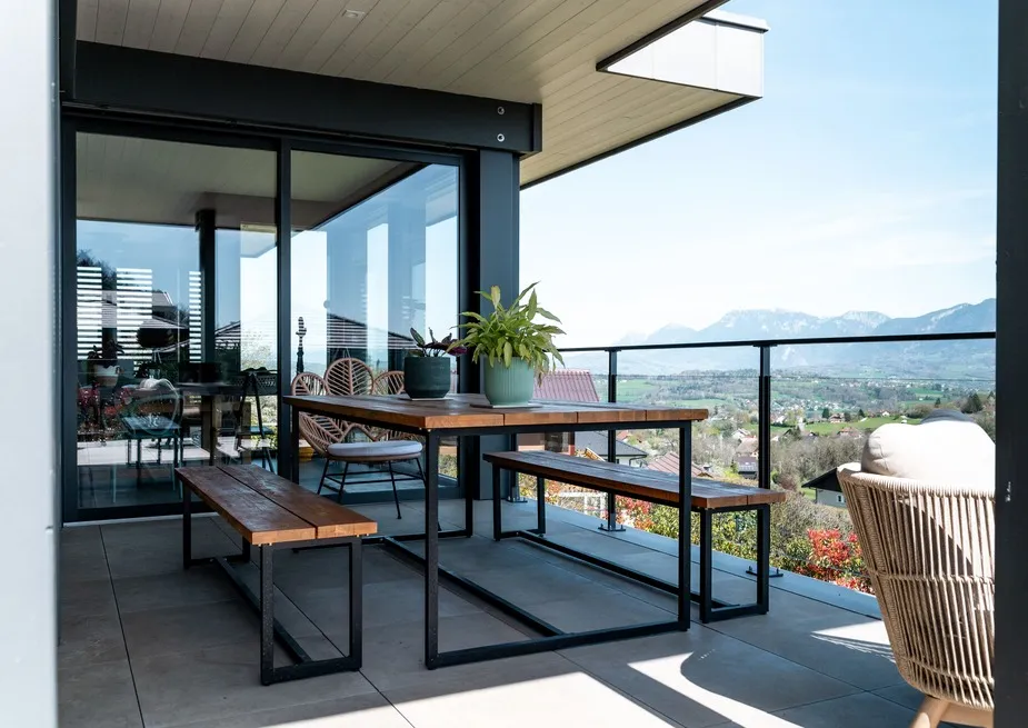 Constructeur d’habitats sur mesure en Haute-Savoie, spécialisé en maisons et villas personnalisées, conception et réalisation sur mesure