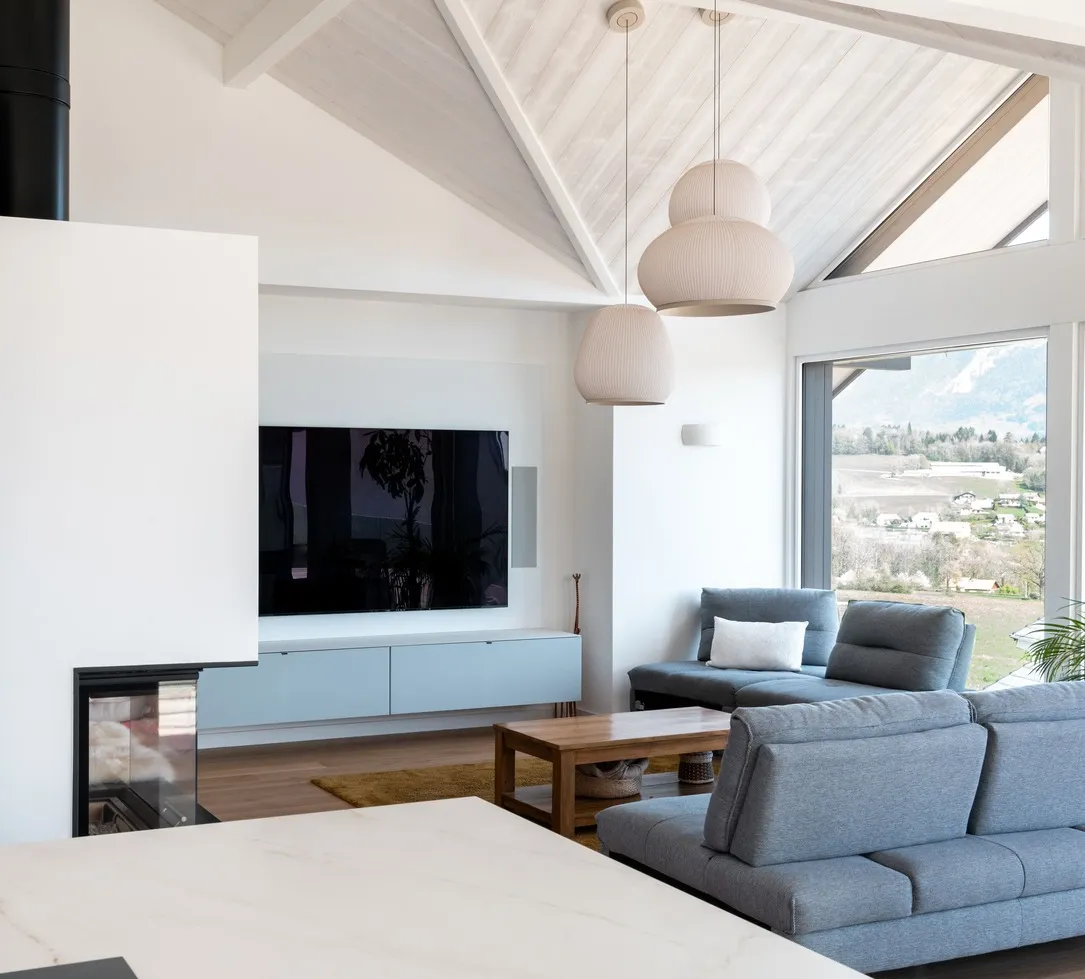 Constructeur d’habitats sur mesure en Haute-Savoie, spécialisé en maisons et villas personnalisées, conception et réalisation sur mesure
