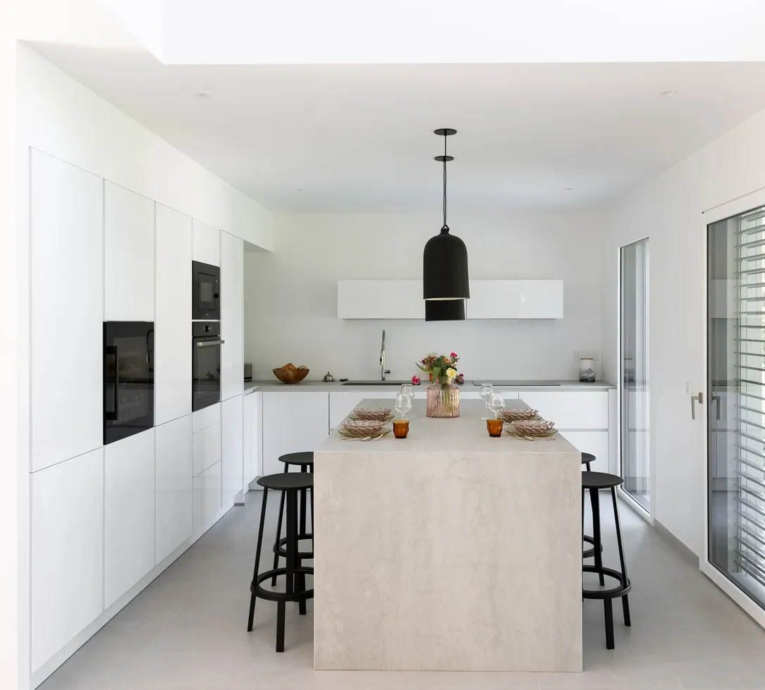 Constructeur d’habitats sur mesure en Haute-Savoie, spécialisé en maisons et villas personnalisées, conception et réalisation sur mesure
