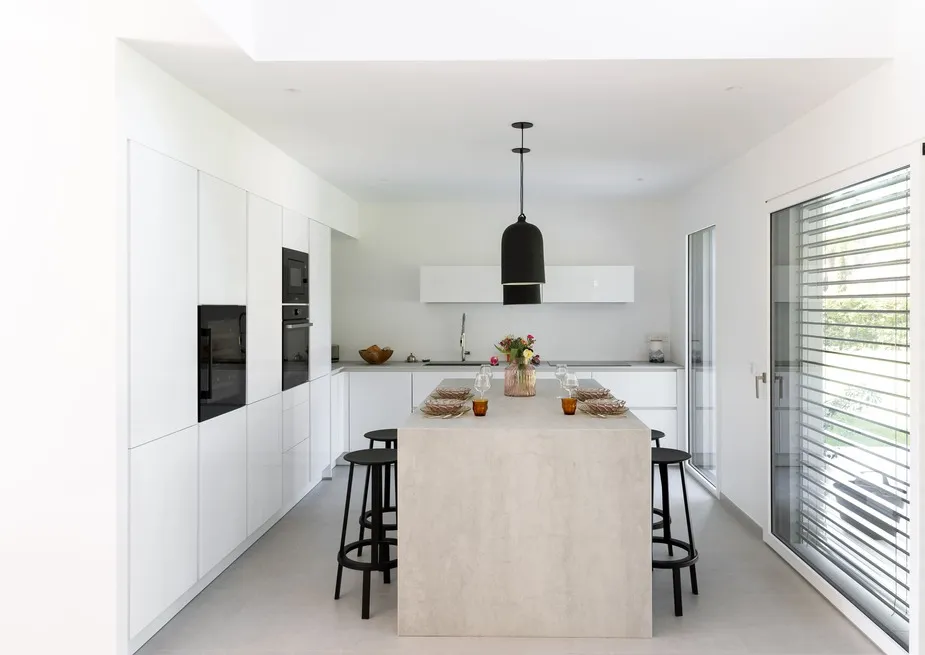 Constructeur d’habitats sur mesure en Haute-Savoie, spécialisé en maisons et villas personnalisées, conception et réalisation sur mesure