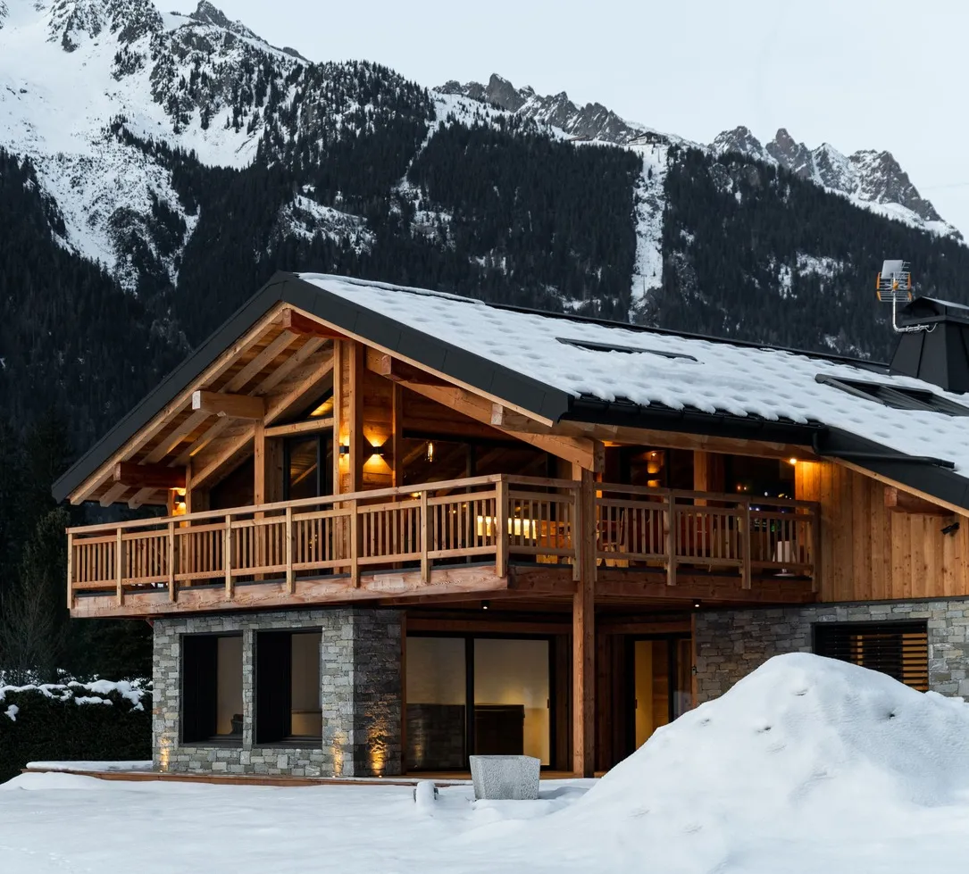 Constructeur d’habitats sur mesure en Haute-Savoie, spécialisé en maisons et villas personnalisées, conception et réalisation sur mesure