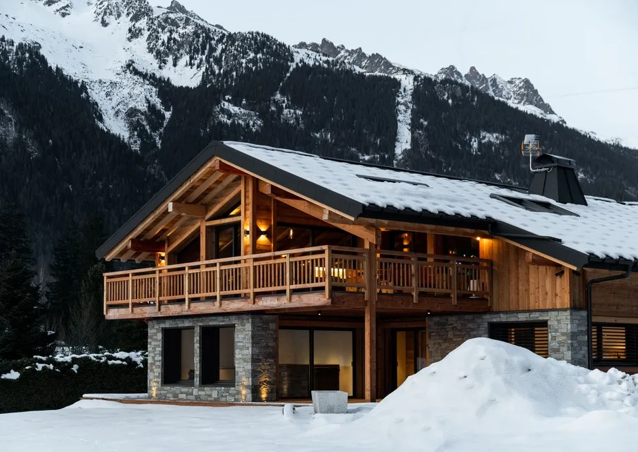 Constructeur d’habitats sur mesure en Haute-Savoie, spécialisé en maisons et villas personnalisées, conception et réalisation sur mesure