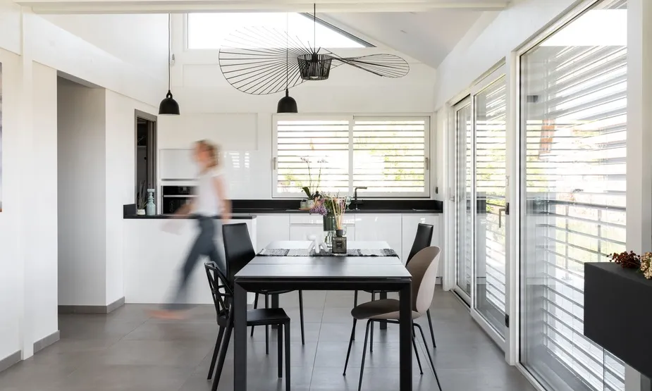 Constructeur d’habitats sur mesure en Haute-Savoie, spécialisé en maisons et villas personnalisées, conception et réalisation sur mesure