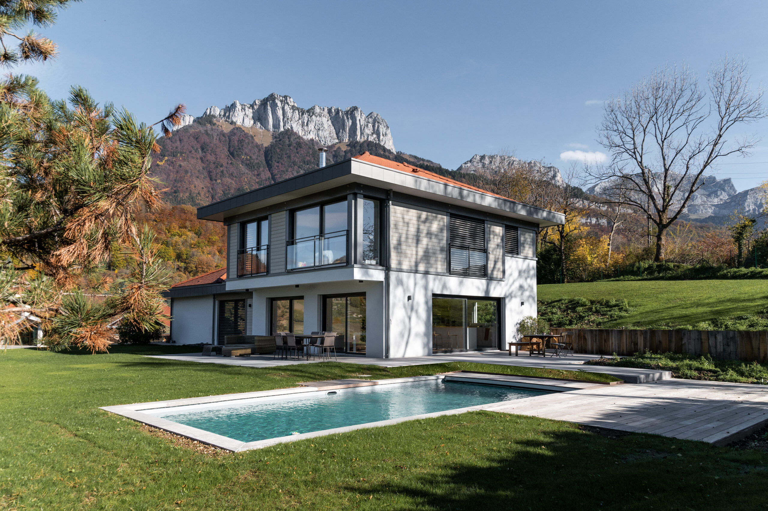 Constructeur d’habitats sur mesure en Haute-Savoie, spécialisé en maisons et villas personnalisées, conception et réalisation sur mesure