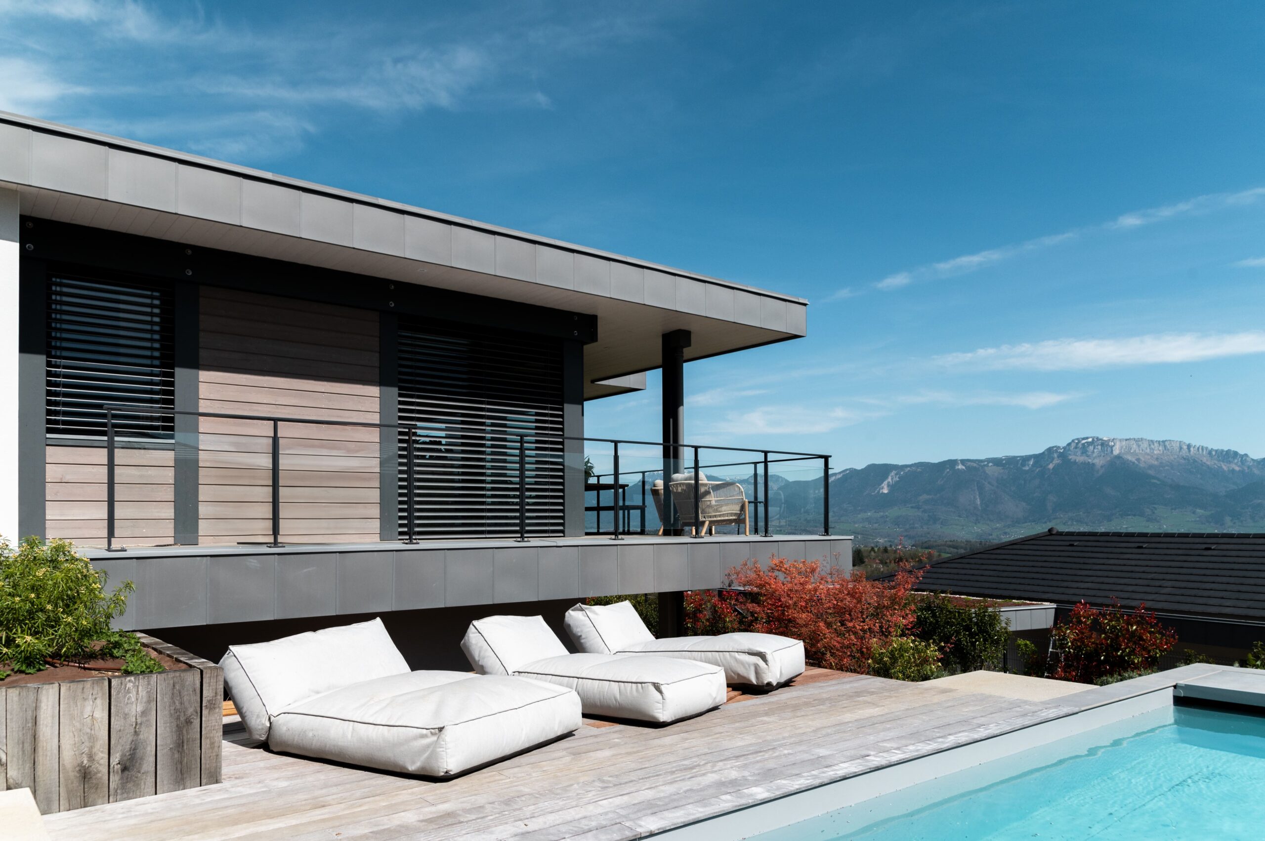 Constructeur d’habitats sur mesure en Haute-Savoie, spécialisé en maisons et villas personnalisées, conception et réalisation sur mesure