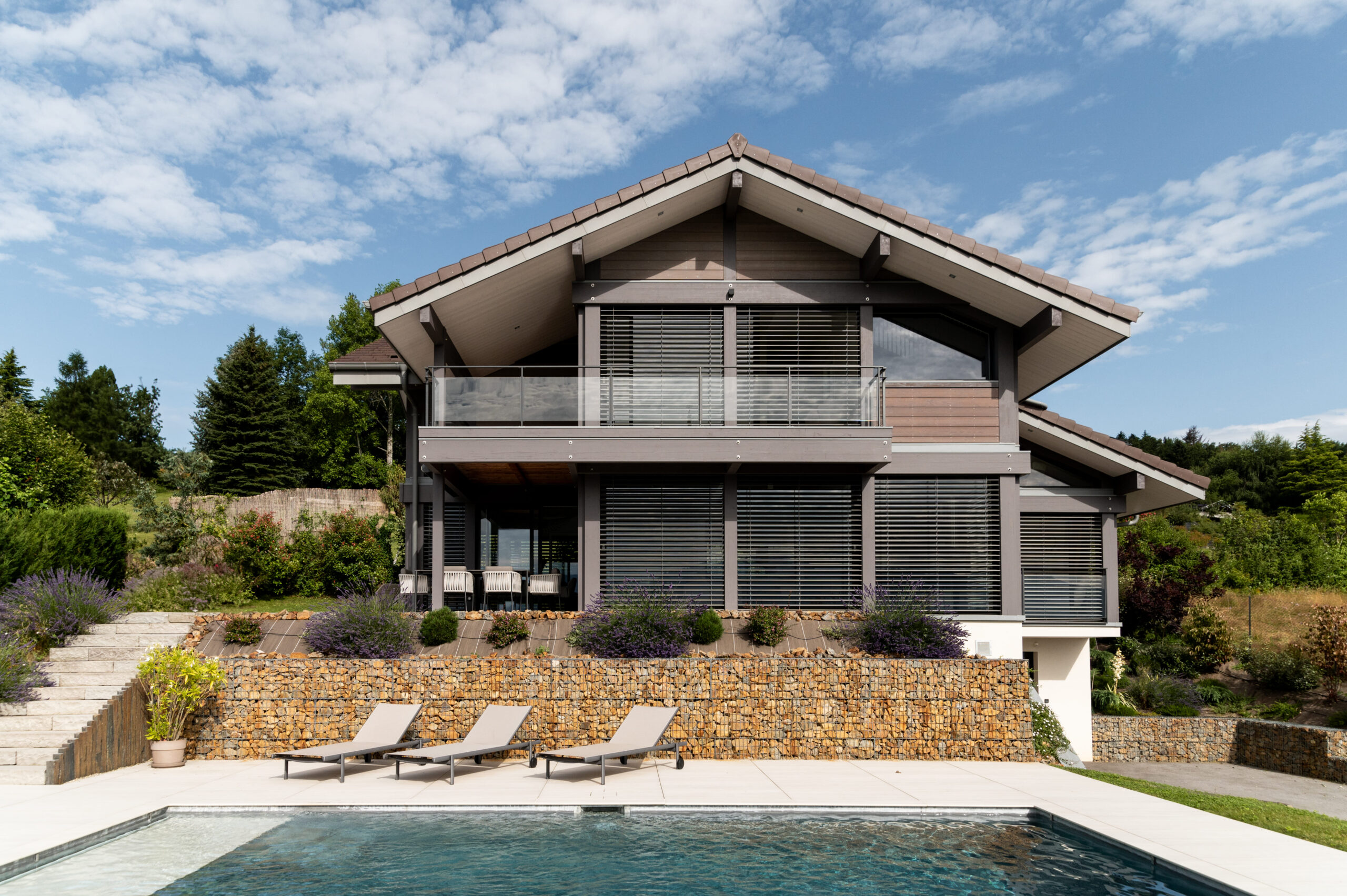 Constructeur d’habitats sur mesure en Haute-Savoie, spécialisé en maisons et villas personnalisées, conception et réalisation sur mesure